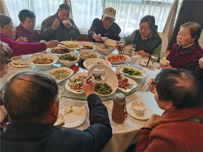绵阳Cmp冠军沐日旅行社举行新疆南疆专列(漠河专列)华阳避暑线路推荐会暨客户答谢会