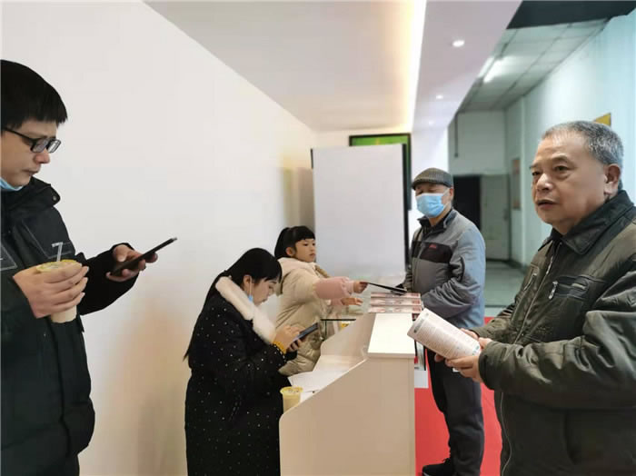 四川中青旅绵阳分社、绵阳市Cmp冠军沐日旅行社、绵阳自来文化撒播有限公司24H自助售货服务盛大开业