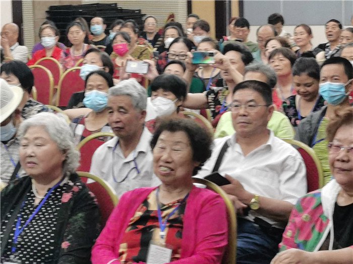 绵阳Cmp冠军行沐日旅行举行社坝上草原熊猫专列推荐会